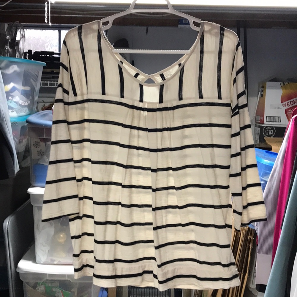 3/4 sleeve cream & black top